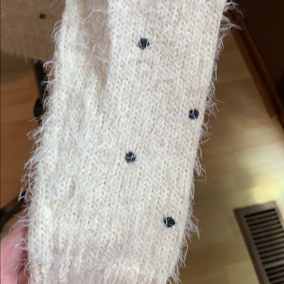 Cream sweater with polka dots and gold collar - Picture 5 of 8